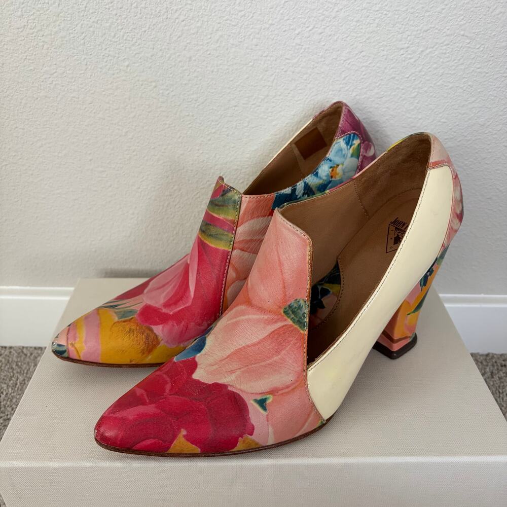 John Fluevog Kendra Pointed Toe Floral Leather Heels (7.5)